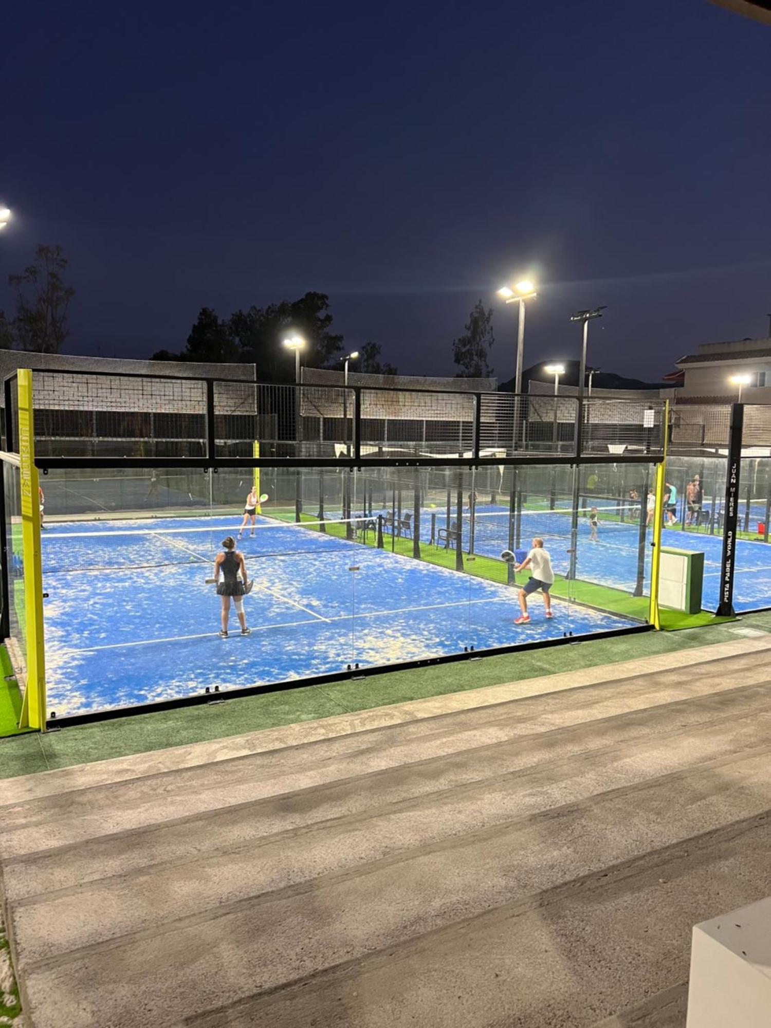 Piso Con Ac, Piscina Y Pista De Padel Y Tenis En 아길라스 외부 사진