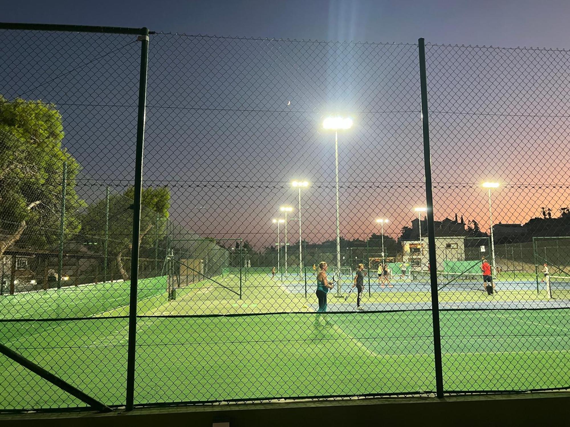 Piso Con Ac, Piscina Y Pista De Padel Y Tenis En 아길라스 외부 사진